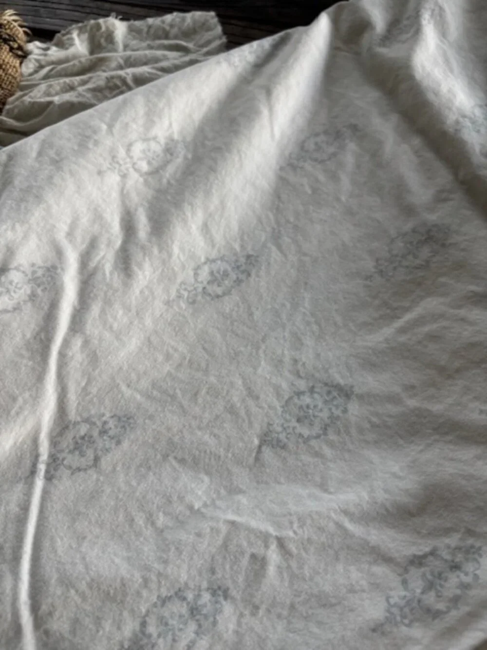 Rachel Ashwell Simply Shabby Chic Queen Flat Sheet Damask White W/ Gray Print